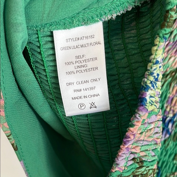 NWOT REVOLVE ASTR Floral Green Puff Sleeve Top Smocking,  Size M - Picture 9 of 9